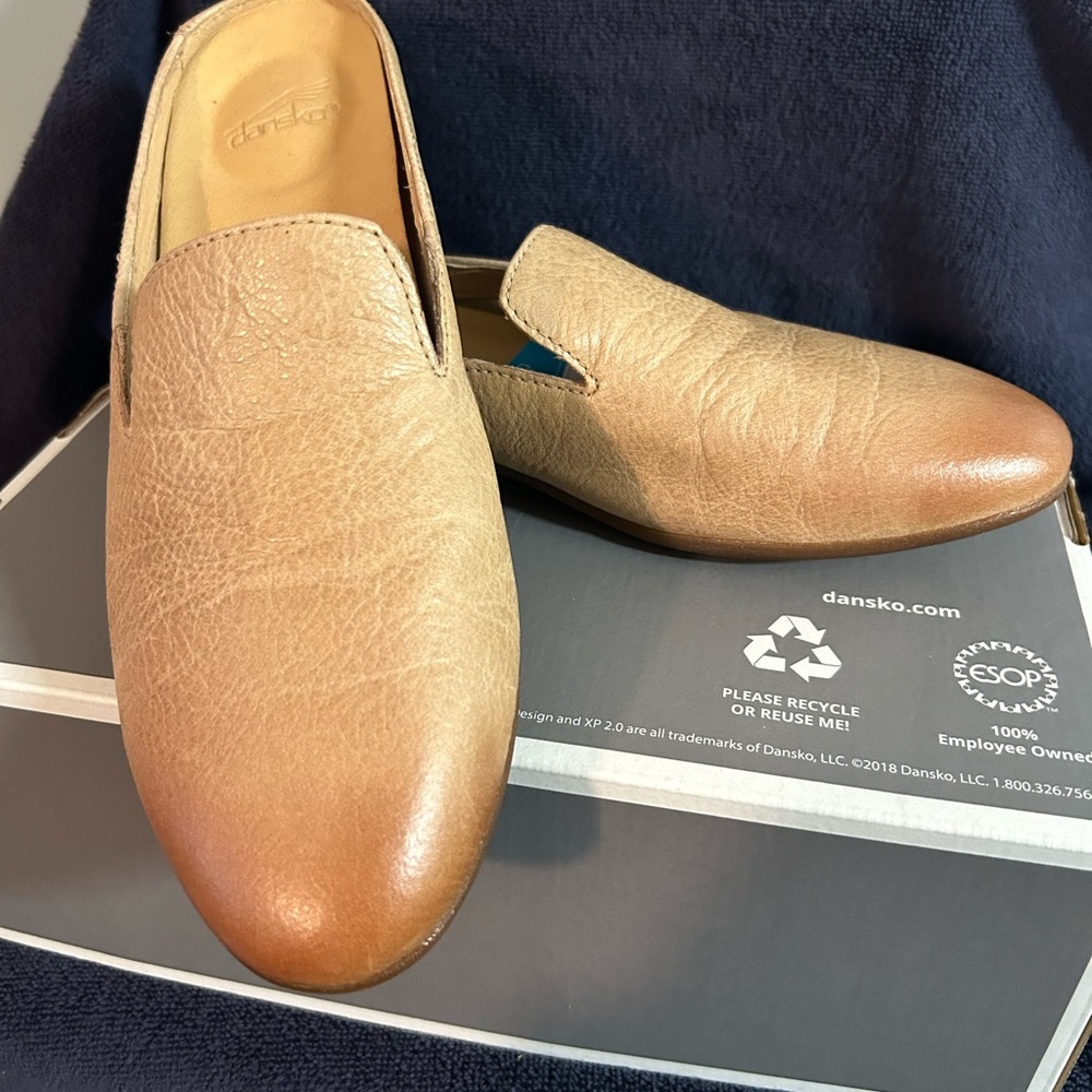 Dansko slides size 9 tan/ lt brown size 39